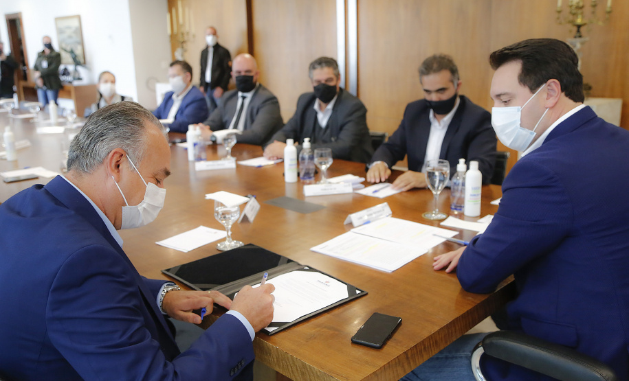 Serão destinados R$ 2 milhões ao projeto Hospital Digital, do Complexo Erasto Gaertner; R$ 850 mil para elaboração do projeto executivo do Hospital Regional de Colombo; e mais R$ 2,84 milhões para a retomada das Carretas do ConhecimentO. Investimento total é de R$ 5,69 milhões   Foto: Jonathan Campos