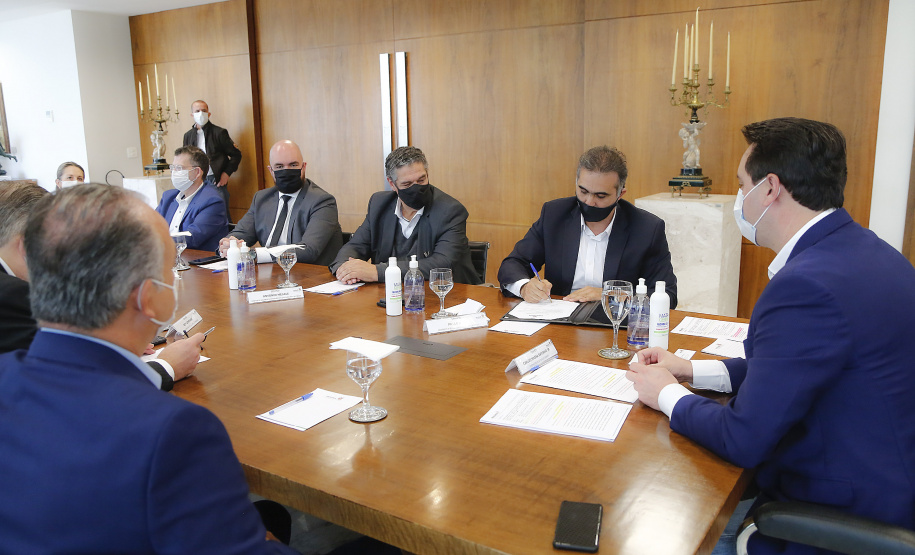 Serão destinados R$ 2 milhões ao projeto Hospital Digital, do Complexo Erasto Gaertner; R$ 850 mil para elaboração do projeto executivo do Hospital Regional de Colombo; e mais R$ 2,84 milhões para a retomada das Carretas do ConhecimentO. Investimento total é de R$ 5,69 milhões   Foto: Jonathan Campos