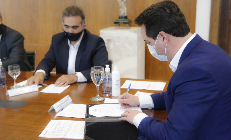 Serão destinados R$ 2 milhões ao projeto Hospital Digital, do Complexo Erasto Gaertner; R$ 850 mil para elaboração do projeto executivo do Hospital Regional de Colombo; e mais R$ 2,84 milhões para a retomada das Carretas do ConhecimentO. Investimento total é de R$ 5,69 milhões   Foto: Jonathan Campos