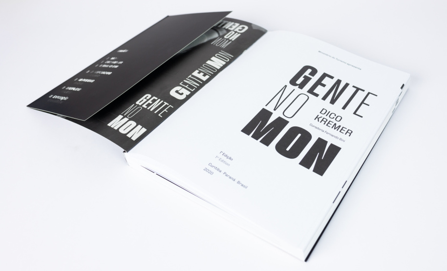 As exposições realizadas pelo Museu Oscar Niemeyer (MON) podem ser vistas também em catálogos. Os três mais recentes, que já estão disponíveis na MON Loja, são os das mostras: “Gente no MON”, do fotógrafo Dico Kremer; “Fernando Velloso por ele mesmo” e “O Mundo Mágico dos Ningyos”.
Foto: Marcelo Kawase/MON