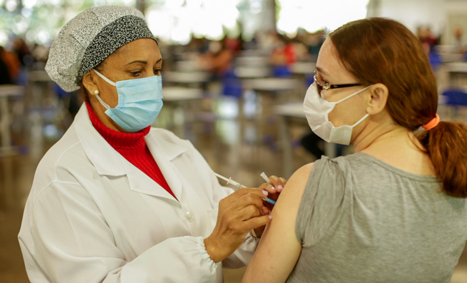Paraná é o terceiro estado que mais vacinou profissionais do Ensino Superior
Foto: UEM