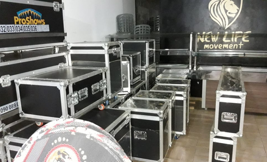 Nesta quinta-feira (24/06), policiais civis de Piraí do Sul, com apoio do Setor Operacional de Ponta Grossa, deram cumprimento a três Mandados de Busca e Apreensão envolvendo suspeitos de integrar uma organização criminosa de crimes relacionados a estelionato. Até o momento, quatro pessoas foram conduzidas às autoridades competentes, uma delas também investigada por lavagem de dinheiro. - Curitiba, 25/06/2021 - Foto: Polícia Civil