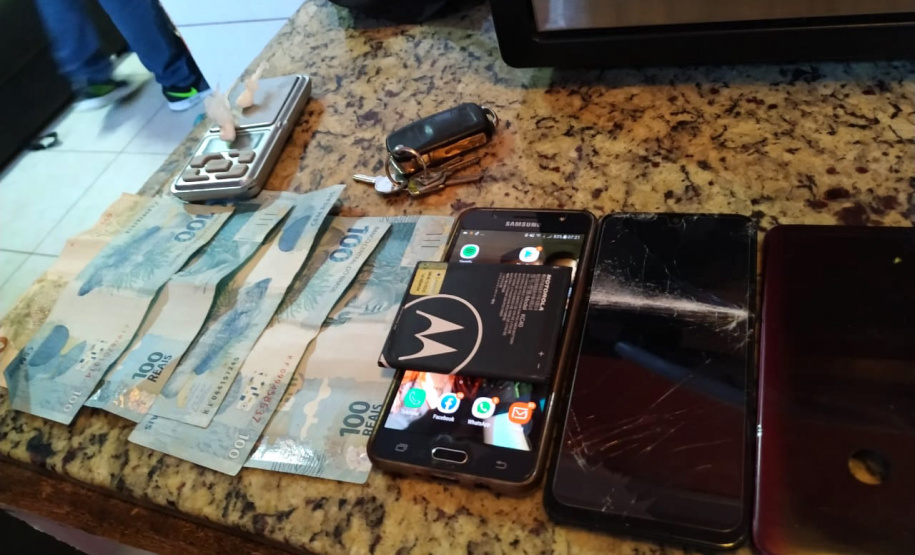 Nesta quinta-feira (24/06), policiais civis de Piraí do Sul, com apoio do Setor Operacional de Ponta Grossa, deram cumprimento a três Mandados de Busca e Apreensão envolvendo suspeitos de integrar uma organização criminosa de crimes relacionados a estelionato. Até o momento, quatro pessoas foram conduzidas às autoridades competentes, uma delas também investigada por lavagem de dinheiro. - Curitiba, 25/06/2021 - Foto: Polícia Civil