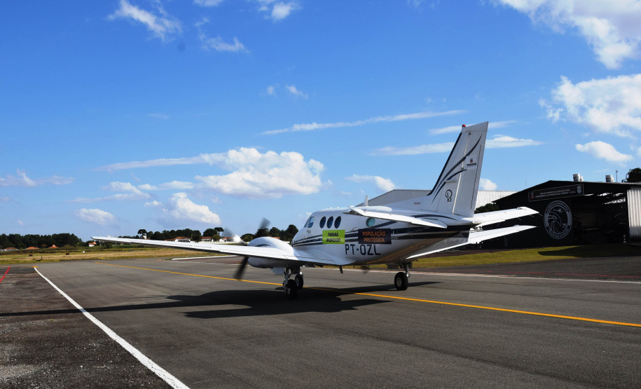 O Governo do Estado realizou mais uma força-tarefa para acelerar o envio de vacinas contra a Covid-19 e medicamentos do kit de intubação para todas as 22 Regionais de Saúde na tarde desta sexta-feira (25). Ao todo foram encaminhadas, por via aérea e terrestre, 307.180 vacinas e 116.083 medicamentos.  -  Curitiba, 25/06/2021  -  Foto: Américo Antonio/SESA