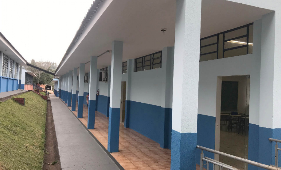 Nos últimos dois anos e meio, as reformas e construções de novas escolas nas cidades e no meio rural fiscalizadas pela Cohapar somam investimentos de R$ 48 milhões do Fundepar. Neste período, 105 obras foram concluídas e há outras 112 em execução, com perspectiva de novas contratações.
Foto: Cohapar