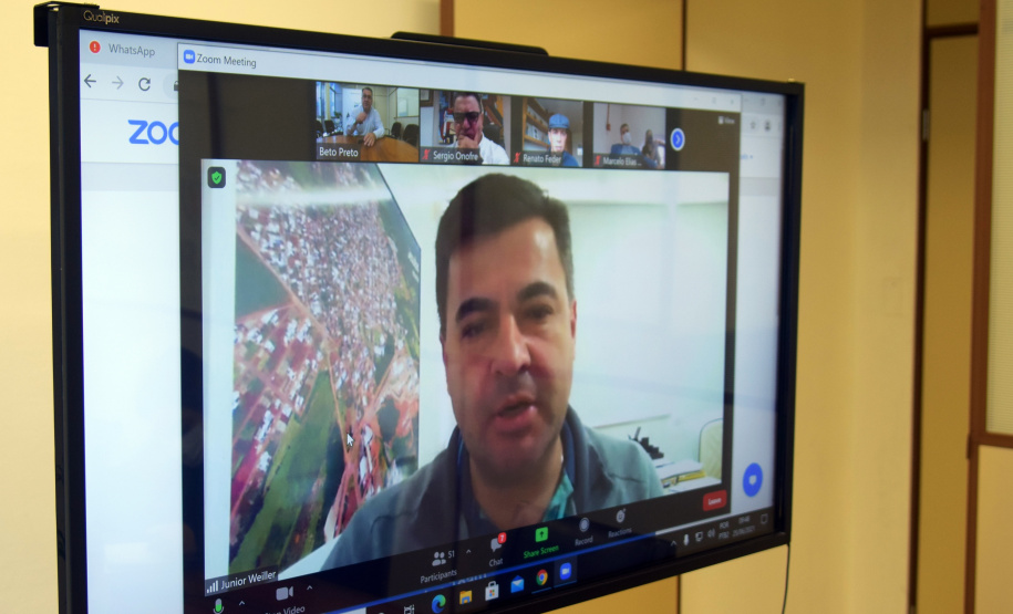 Assunto foi tratado em reunião do secretário da Saúde com a Associação dos Municípios do Paraná. Estratégia é readequar o quantitativo de doses nas 399 cidades para igualar a cobertura de 80% da população adulta até o final de agosto.

Foto: Américo Antonio/SESA