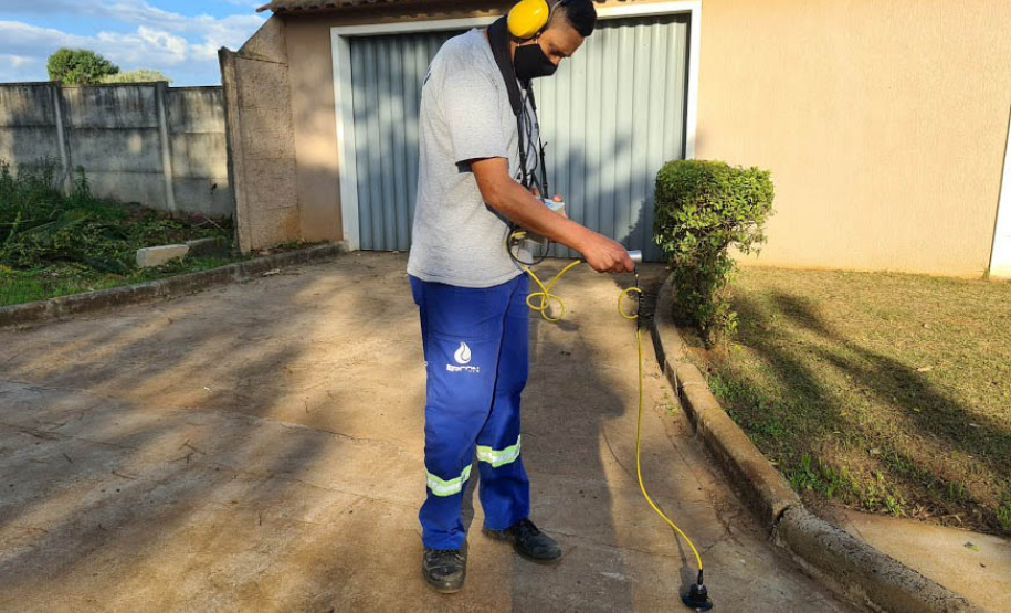 A Sanepar está realizando, em Ponta Grossa, um trabalho preventivo à procura de vazamentos ocultos nas redes de distribuição de água da região Central da cidade. O trabalho faz parte da rotina dos serviços da Companhia e deverá ser intensificado pelo menos até o fim da próxima semana, com equipes trabalhando a partir das 22 horas ou após a diminuição dos ruídos ocasionados pelo fluxo de veículos.  -  Ponta Grossa, 25/06/2021  -  Foto: Sanepar