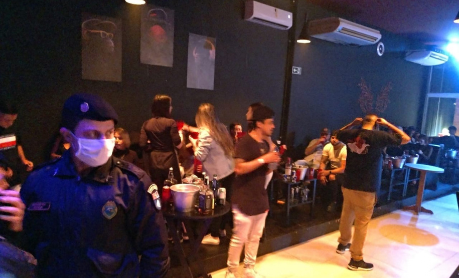 Fiscalização fecha estabelecimentos e apreende contrabando e drogas em Curitiba  -  Curitiba, 26/06/2021  -  Foto: PMPR