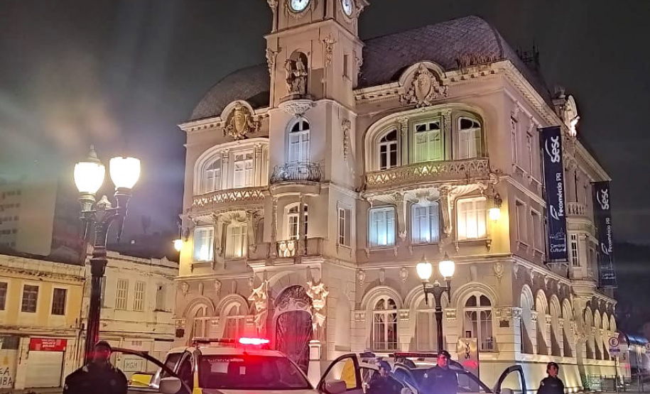 Fiscalização fecha estabelecimentos e apreende contrabando e drogas em Curitiba  -  Curitiba, 26/06/2021  -  Foto: PMPR