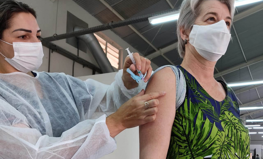 São 203.438 profissionais que já receberam a primeira dose no estado, o equivalente a mais de 94% da população do grupo prioritário de trabalhadores do Ensino Básico. Foto: SEED