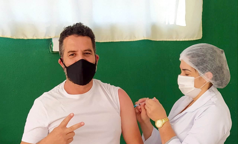 São 203.438 profissionais que já receberam a primeira dose no estado, o equivalente a mais de 94% da população do grupo prioritário de trabalhadores do Ensino Básico. Foto: SEED