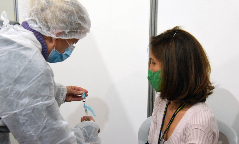 5,5 milhões de vacinas contra a Covid-19 já foram aplicadas em paranaenses  -  Foto: Américo Antonio/SESA