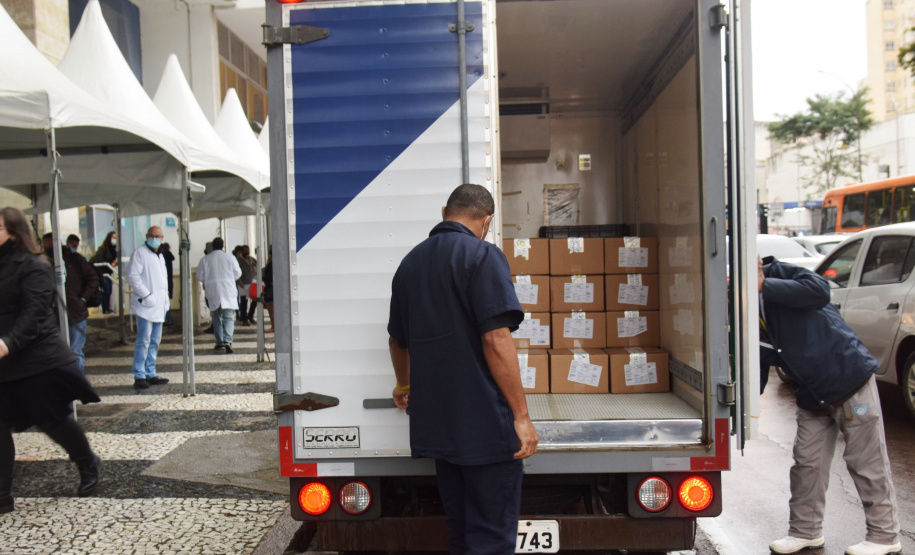 O medicamento já foi entregue para a Farmácia da 2ª Regional de Saúde, em Curitiba Para as demais regiões do Estado.
Foto:  Américo Antonio/SESA