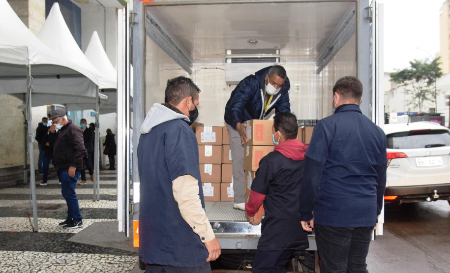 O medicamento já foi entregue para a Farmácia da 2ª Regional de Saúde, em Curitiba Para as demais regiões do Estado.
Foto:  Américo Antonio/SESA