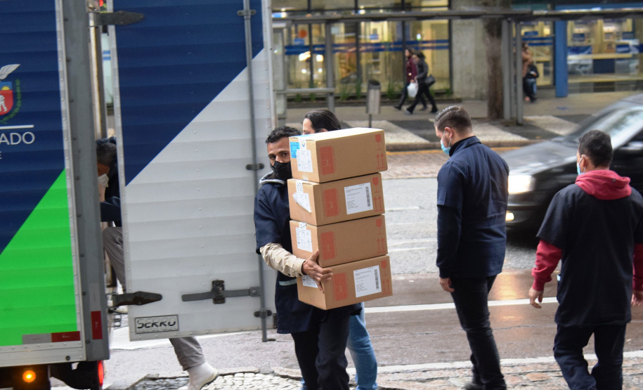 O medicamento já foi entregue para a Farmácia da 2ª Regional de Saúde, em Curitiba Para as demais regiões do Estado.
Foto:  Américo Antonio/SESA