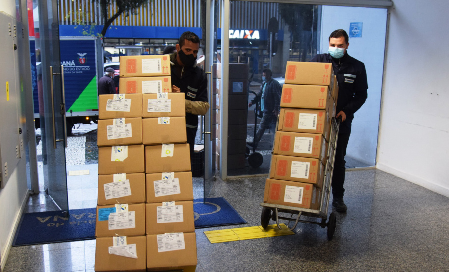 O medicamento já foi entregue para a Farmácia da 2ª Regional de Saúde, em Curitiba Para as demais regiões do Estado.
Foto:  Américo Antonio/SESA