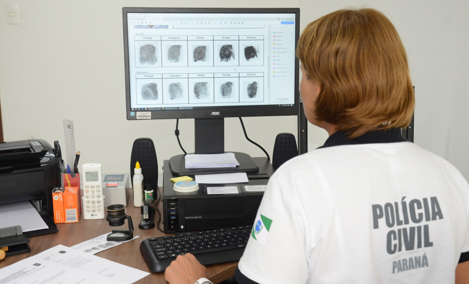 A Polícia Civil do Paraná (PCPR), por meio do Instituto de Identificação do Paraná (IIPR), concluiu a identificação de 99% das coletas realizadas em cadáveres no Instituto Médico Legal de Curitiba (IML) entre maio de 2020 e abril deste ano. Das 2.331 coletas de impressões digitais coletadas, 2.316 levaram à correta identificação dos corpos por esta forma de identificação humana. - Curitiba, 28/06/2021 - Foto: Polícia Civil do Paraná/SESP