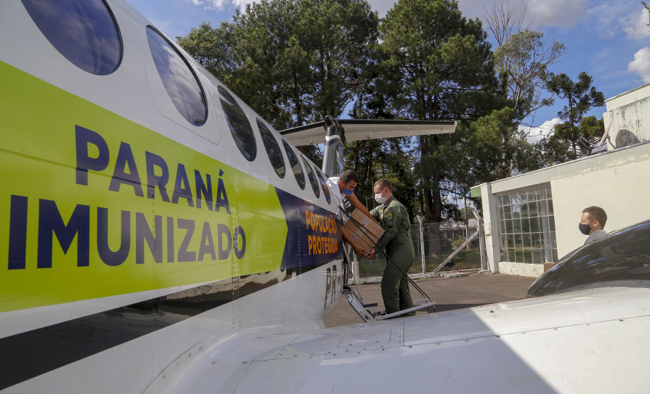 02.04.2021 - Entrega de medicamentos e vacinas para regionais.
Foto Gilson Abreu/AEN