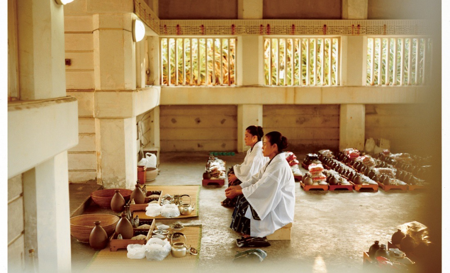 A mostra de Naoki Ishikawa, considerado um dos fotógrafos mais relevantes no cenário atual da fotografia no Japão, traz as 74 fotografias que fazem parte de distintas séries realizadas pelo artista ao longo de 2008 a 2020, compondo um conjunto que reúne imagens de mais de 20 ilhas do arquipélago japonês.  -  Curitiba, 29/06/2021  -  Foto: Naoki Ishikawa/Divulgação MON