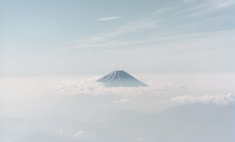A mostra de Naoki Ishikawa, considerado um dos fotógrafos mais relevantes no cenário atual da fotografia no Japão, traz as 74 fotografias que fazem parte de distintas séries realizadas pelo artista ao longo de 2008 a 2020, compondo um conjunto que reúne imagens de mais de 20 ilhas do arquipélago japonês.  -  Curitiba, 29/06/2021  -  Foto: Naoki Ishikawa/Divulgação MON