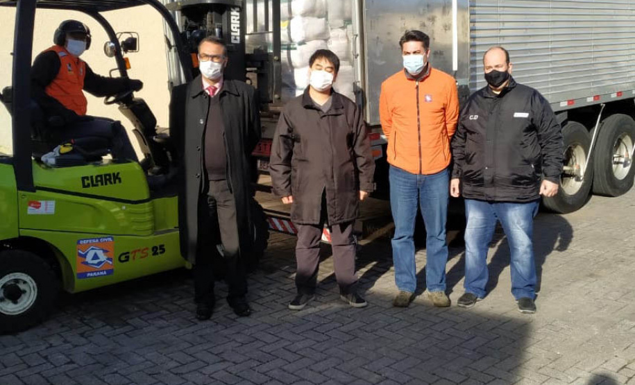 A Rede de Farmácias Nissei entregou nesta terça-feira (29) à Coordenadoria Estadual da Defesa Civil 1.200 cestas básicas que serão distribuídas a municípios e entidades de Curitiba e do Interior que atendem pessoas em situação de vulnerabilidade. A arrecadação é resultado da campanha “Teste Nissei. Negativo para a Fome”, que destinou R$ 15 de cada teste rápido de Covid-19 realizado durante o mês de maio  -  Curitiba, 30/06/2021   -  Foto: Defesa Civil