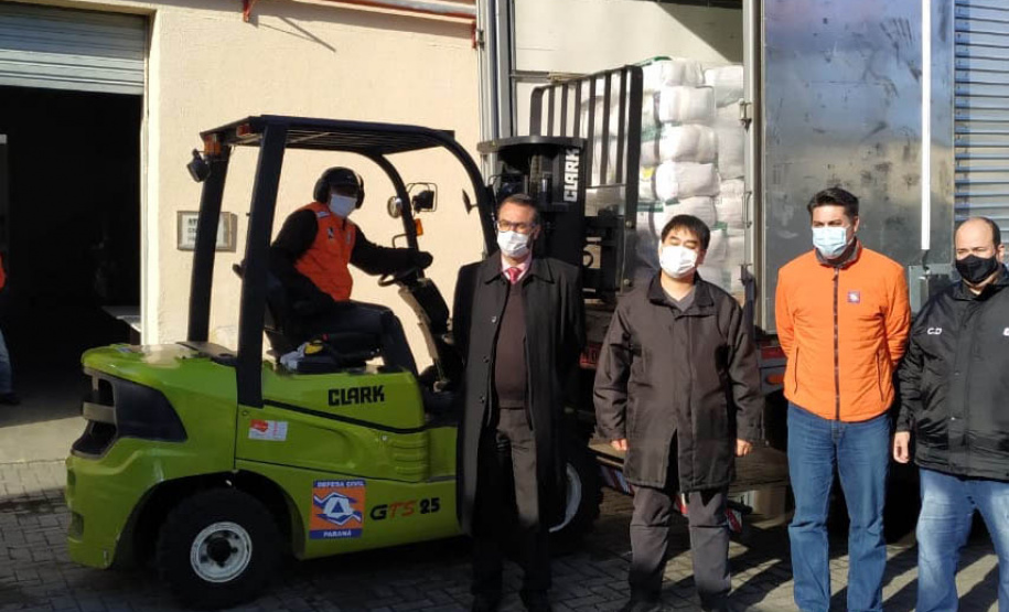 A Rede de Farmácias Nissei entregou nesta terça-feira (29) à Coordenadoria Estadual da Defesa Civil 1.200 cestas básicas que serão distribuídas a municípios e entidades de Curitiba e do Interior que atendem pessoas em situação de vulnerabilidade. A arrecadação é resultado da campanha “Teste Nissei. Negativo para a Fome”, que destinou R$ 15 de cada teste rápido de Covid-19 realizado durante o mês de maio  -  Curitiba, 30/06/2021   -  Foto: Defesa Civil