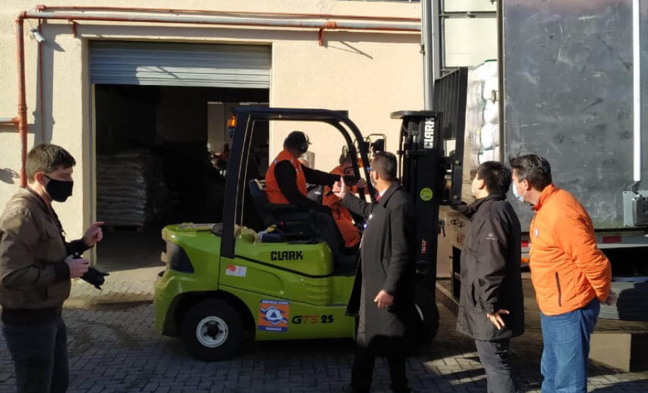 A Rede de Farmácias Nissei entregou nesta terça-feira (29) à Coordenadoria Estadual da Defesa Civil 1.200 cestas básicas que serão distribuídas a municípios e entidades de Curitiba e do Interior que atendem pessoas em situação de vulnerabilidade. A arrecadação é resultado da campanha “Teste Nissei. Negativo para a Fome”, que destinou R$ 15 de cada teste rápido de Covid-19 realizado durante o mês de maio  -  Curitiba, 30/06/2021   -  Foto: Defesa Civil