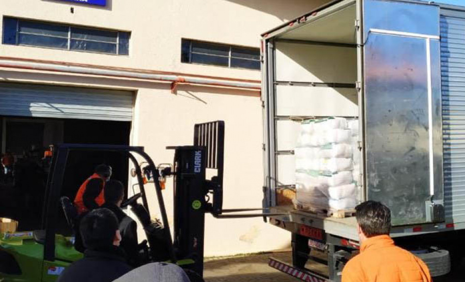 A Rede de Farmácias Nissei entregou nesta terça-feira (29) à Coordenadoria Estadual da Defesa Civil 1.200 cestas básicas que serão distribuídas a municípios e entidades de Curitiba e do Interior que atendem pessoas em situação de vulnerabilidade. A arrecadação é resultado da campanha “Teste Nissei. Negativo para a Fome”, que destinou R$ 15 de cada teste rápido de Covid-19 realizado durante o mês de maio  -  Curitiba, 30/06/2021   -  Foto: Defesa Civil