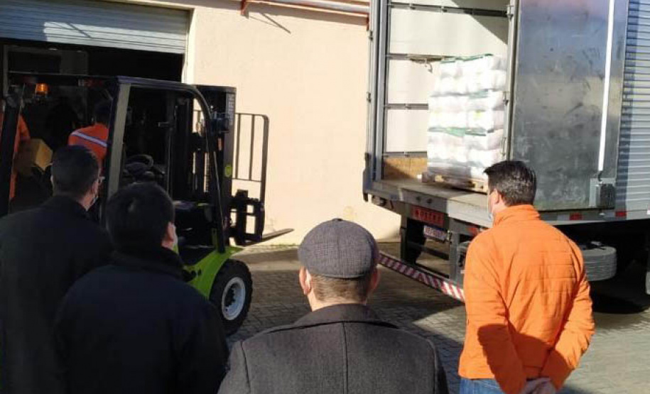 A Rede de Farmácias Nissei entregou nesta terça-feira (29) à Coordenadoria Estadual da Defesa Civil 1.200 cestas básicas que serão distribuídas a municípios e entidades de Curitiba e do Interior que atendem pessoas em situação de vulnerabilidade. A arrecadação é resultado da campanha “Teste Nissei. Negativo para a Fome”, que destinou R$ 15 de cada teste rápido de Covid-19 realizado durante o mês de maio  -  Curitiba, 30/06/2021   -  Foto: Defesa Civil