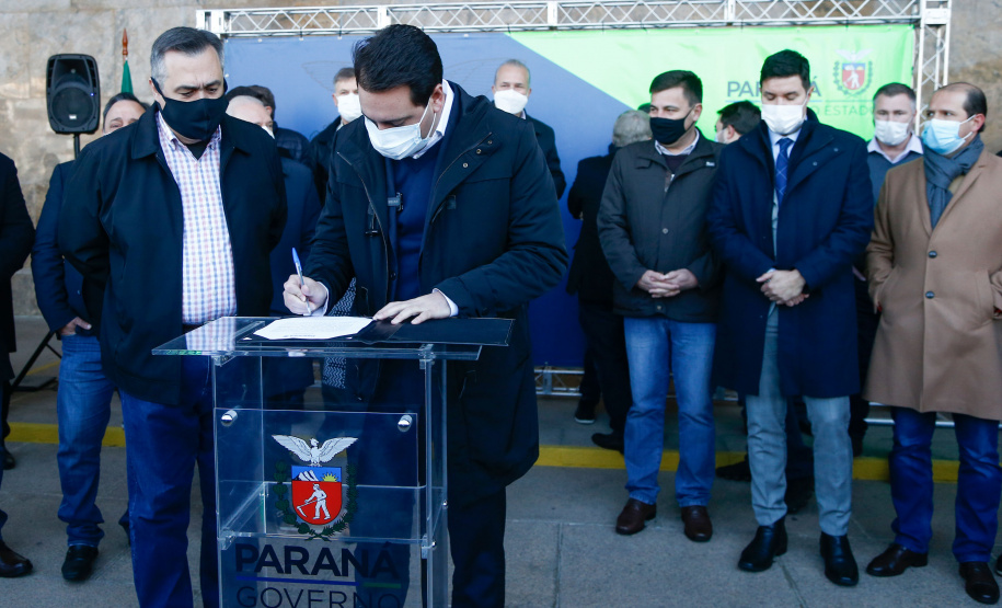 Essa é a maior entrega de frota da história da Secretaria de Saúde. Investimento totaliza R$ 41,7 milhões, sendo R$ 34,5 mil por veículo. Expectativa é possibilitar a realização de 100 mil consultas por mês em todo o Paraná. Foto: Jonathan Campos