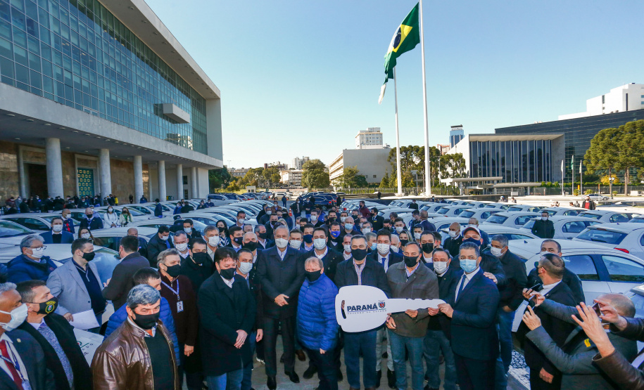Essa é a maior entrega de frota da história da Secretaria de Saúde. Investimento totaliza R$ 41,7 milhões, sendo R$ 34,5 mil por veículo. Expectativa é possibilitar a realização de 100 mil consultas por mês em todo o Paraná. Foto: Jonathan Campos