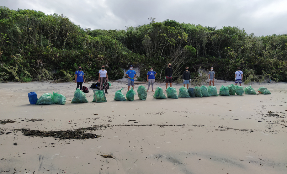 Junho foi marcado com ações em prol do meio ambiente. A Sedest e o IAT promoveram lives, distribuição de mudas em troca de alimentos, produção de vídeos institucionais e campanha nas redes sociais. O objetivo foi despertar a educação ambiental em toda a sociedade - Curitiba, 30/06/2021 - Foto: Filipe Pedroso de Oliveira