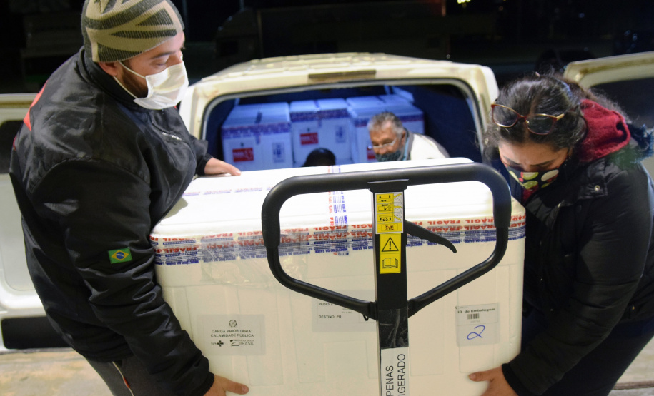 Chegada vacinas doses da AstraZeneca  Foto: Americo Antonio/SESA