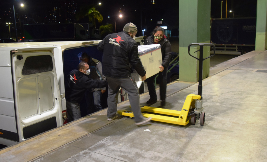 Chegada vacinas doses da AstraZeneca  Foto: Americo Antonio/SESA