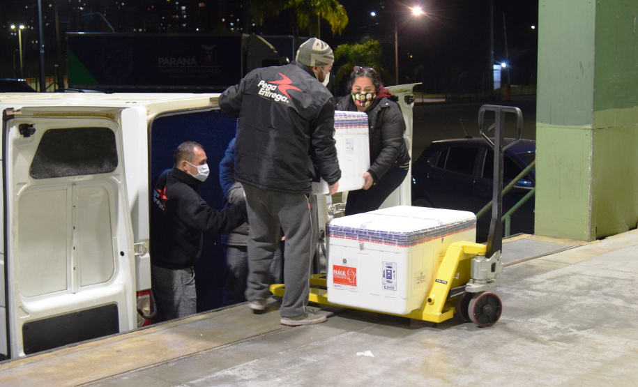 Chegada vacinas doses da AstraZeneca  Foto: Americo Antonio/SESA