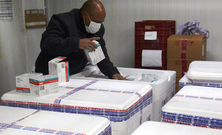 Chegada vacinas doses da AstraZeneca  Foto: Americo Antonio/SESA