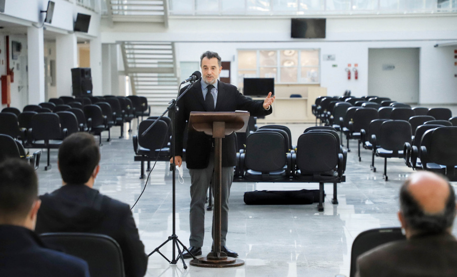 Projeto vai promover visitas guiadas a unidades de conservação do Paraná. O acordo de cooperação para execução do projeto foi assinado nesta quinta-feira (1) pelo governador Carlos Massa Ratinho Junior, o presidente do Tribunal de Justiça, desembargador José Laurindo de Souza Netto, e o prefeito de Curitiba, Rafael Greca. - Curitiba, 01/07/2021 - Foto: José Fernando Ogura/AEN