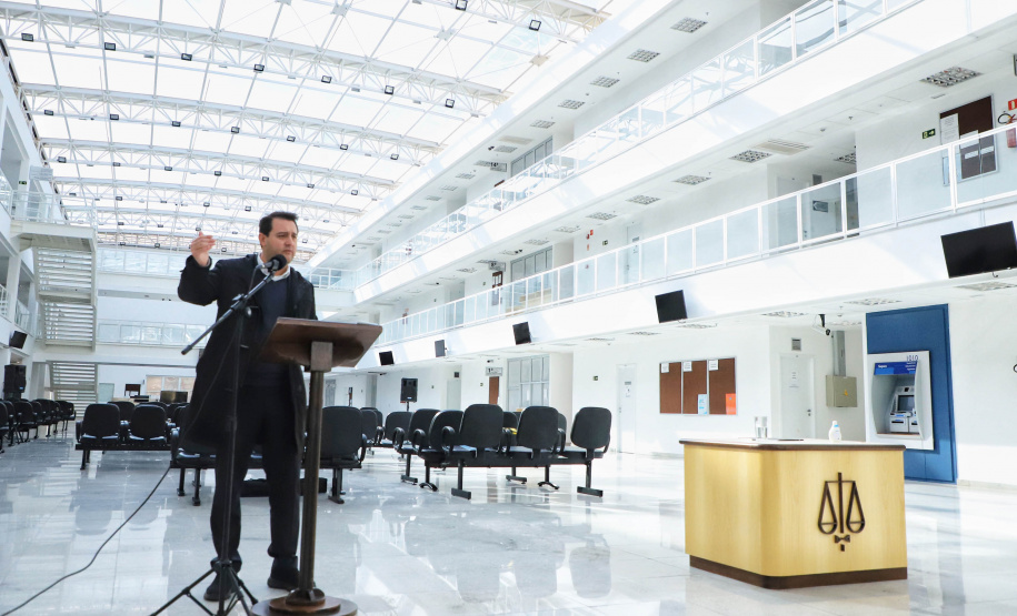 Projeto vai promover visitas guiadas a unidades de conservação do Paraná. O acordo de cooperação para execução do projeto foi assinado nesta quinta-feira (1) pelo governador Carlos Massa Ratinho Junior, o presidente do Tribunal de Justiça, desembargador José Laurindo de Souza Netto, e o prefeito de Curitiba, Rafael Greca. - Curitiba, 01/07/2021 - Foto: José Fernando Ogura/AEN