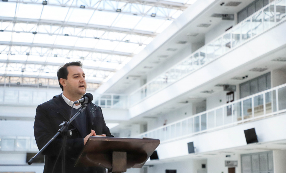 Projeto vai promover visitas guiadas a unidades de conservação do Paraná. O acordo de cooperação para execução do projeto foi assinado nesta quinta-feira (1) pelo governador Carlos Massa Ratinho Junior, o presidente do Tribunal de Justiça, desembargador José Laurindo de Souza Netto, e o prefeito de Curitiba, Rafael Greca. - Curitiba, 01/07/2021 - Foto: José Fernando Ogura/AEN