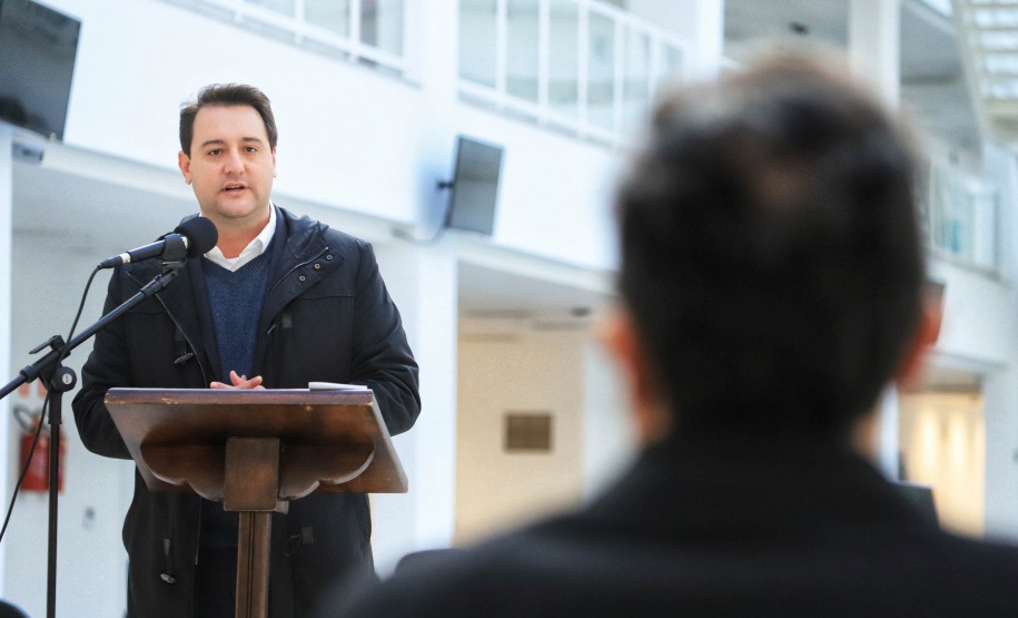 Projeto vai promover visitas guiadas a unidades de conservação do Paraná. O acordo de cooperação para execução do projeto foi assinado nesta quinta-feira (1) pelo governador Carlos Massa Ratinho Junior, o presidente do Tribunal de Justiça, desembargador José Laurindo de Souza Netto, e o prefeito de Curitiba, Rafael Greca. - Curitiba, 01/07/2021 - Foto: José Fernando Ogura/AEN