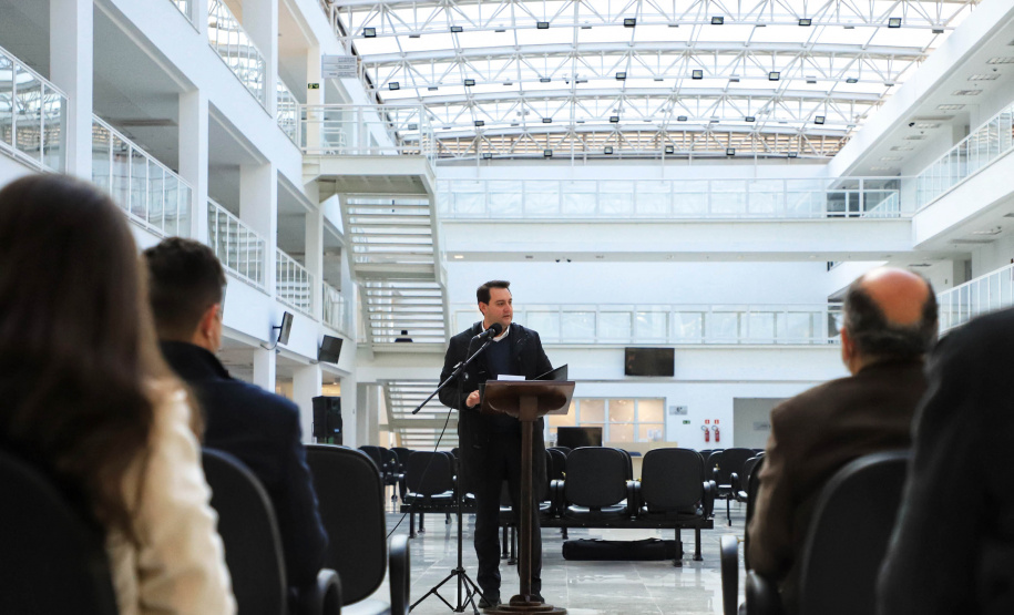 Projeto vai promover visitas guiadas a unidades de conservação do Paraná. O acordo de cooperação para execução do projeto foi assinado nesta quinta-feira (1) pelo governador Carlos Massa Ratinho Junior, o presidente do Tribunal de Justiça, desembargador José Laurindo de Souza Netto, e o prefeito de Curitiba, Rafael Greca. - Curitiba, 01/07/2021 - Foto: José Fernando Ogura/AEN