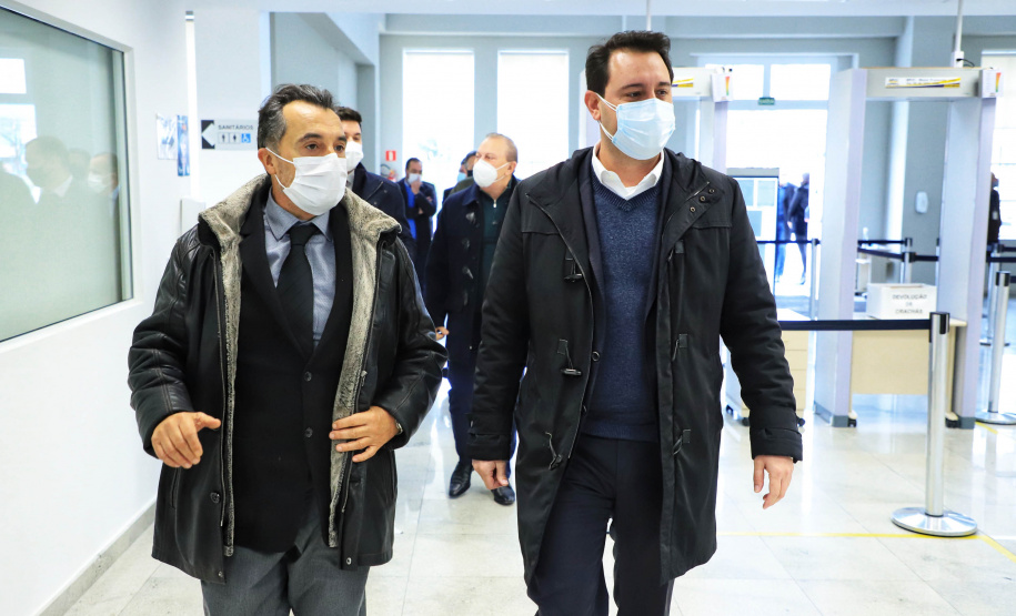 Projeto vai promover visitas guiadas a unidades de conservação do Paraná. O acordo de cooperação para execução do projeto foi assinado nesta quinta-feira (1) pelo governador Carlos Massa Ratinho Junior, o presidente do Tribunal de Justiça, desembargador José Laurindo de Souza Netto, e o prefeito de Curitiba, Rafael Greca. - Curitiba, 01/07/2021 - Foto: José Fernando Ogura/AEN