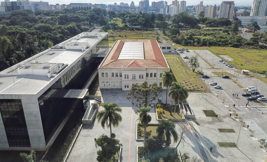 Projeto vai promover visitas guiadas a unidades de conservação do Paraná. O acordo de cooperação para execução do projeto foi assinado nesta quinta-feira (1) pelo governador Carlos Massa Ratinho Junior, o presidente do Tribunal de Justiça, desembargador José Laurindo de Souza Netto, e o prefeito de Curitiba, Rafael Greca. - Curitiba, 01/07/2021 - Foto: José Fernando Ogura/AEN