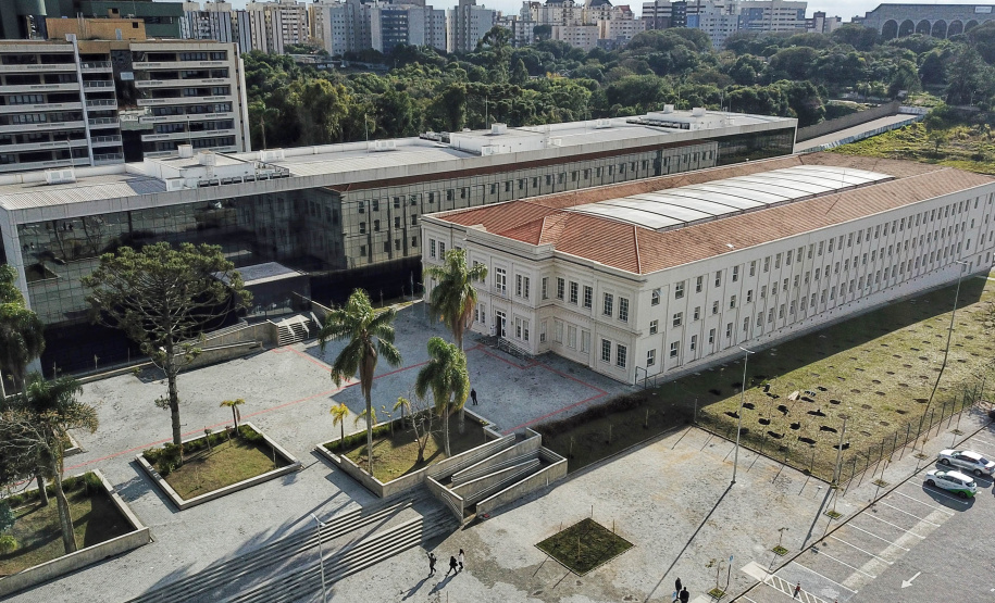 Projeto vai promover visitas guiadas a unidades de conservação do Paraná. O acordo de cooperação para execução do projeto foi assinado nesta quinta-feira (1) pelo governador Carlos Massa Ratinho Junior, o presidente do Tribunal de Justiça, desembargador José Laurindo de Souza Netto, e o prefeito de Curitiba, Rafael Greca. - Curitiba, 01/07/2021 - Foto: José Fernando Ogura/AEN
