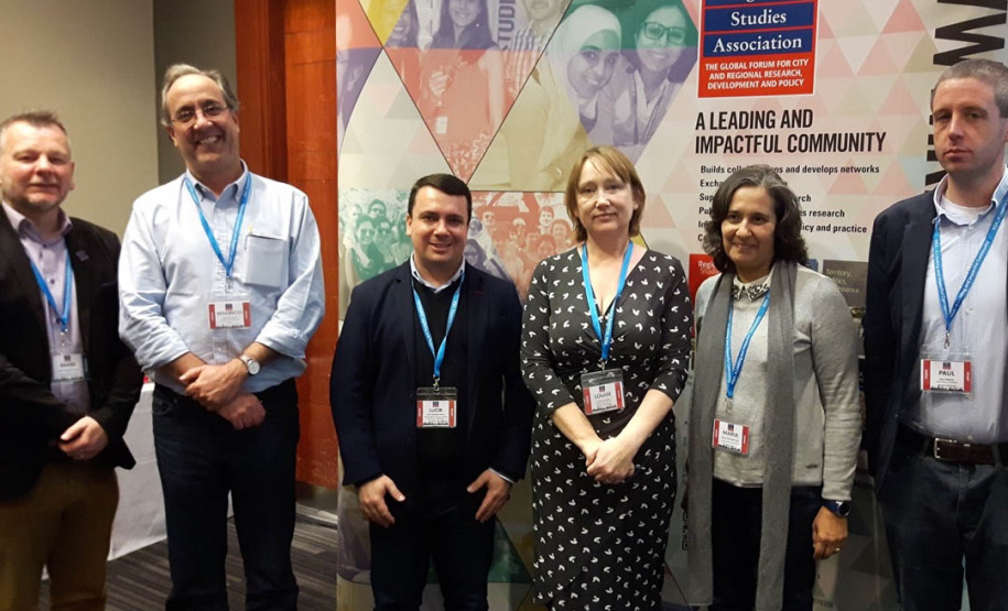 O pesquisador da Universidade Estadual do Oeste do Paraná (Unioeste), LucirReinaldo Alves é o único paranaense a participar de uma publicação internacionalfinanciada pela Regional Studies Association, entidade que reúne pesquisadores aoredor do mundo e estuda questões relacionadas ao desenvolvimento regional. - Foto: UNIOESTE