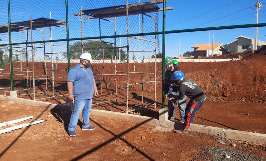 As novas moradias estão sendo construídas na Vila Chimin, em um projeto que também envolve trabalhos de revitalização e urbanização da região. O investimento do Governo do Estado é de R$ 10,8 milhões, usado para permitir o repasse das moradias gratuitamente a famílias em situação de vulnerabilidade social. (Foto: Victor Kimura Holetz / Cohapar)