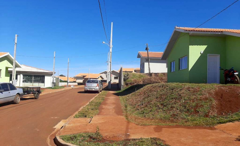 As novas moradias estão sendo construídas na Vila Chimin, em um projeto que também envolve trabalhos de revitalização e urbanização da região. O investimento do Governo do Estado é de R$ 10,8 milhões, usado para permitir o repasse das moradias gratuitamente a famílias em situação de vulnerabilidade social. (Foto: Victor Kimura Holetz / Cohapar)