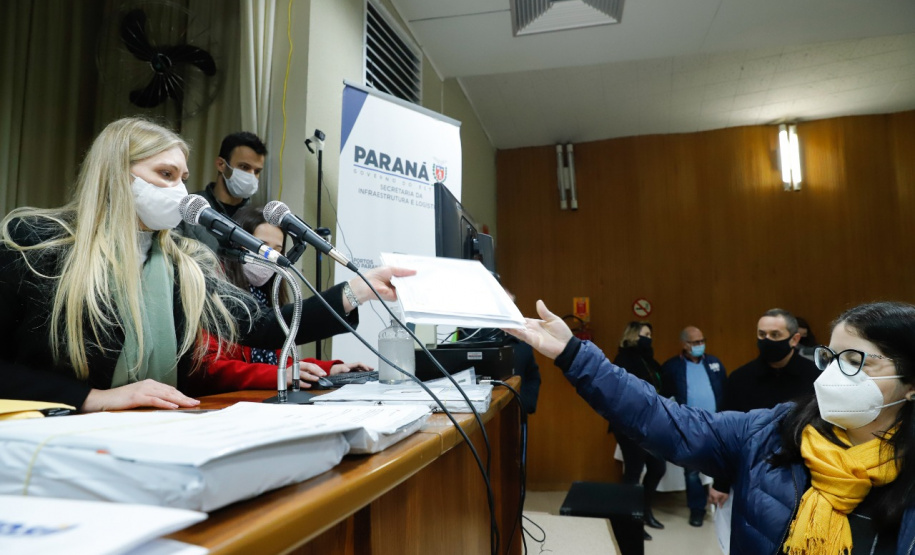 Abertura de envelopes conservação rodovias Noroeste.
Foto: Rodrigo Felix