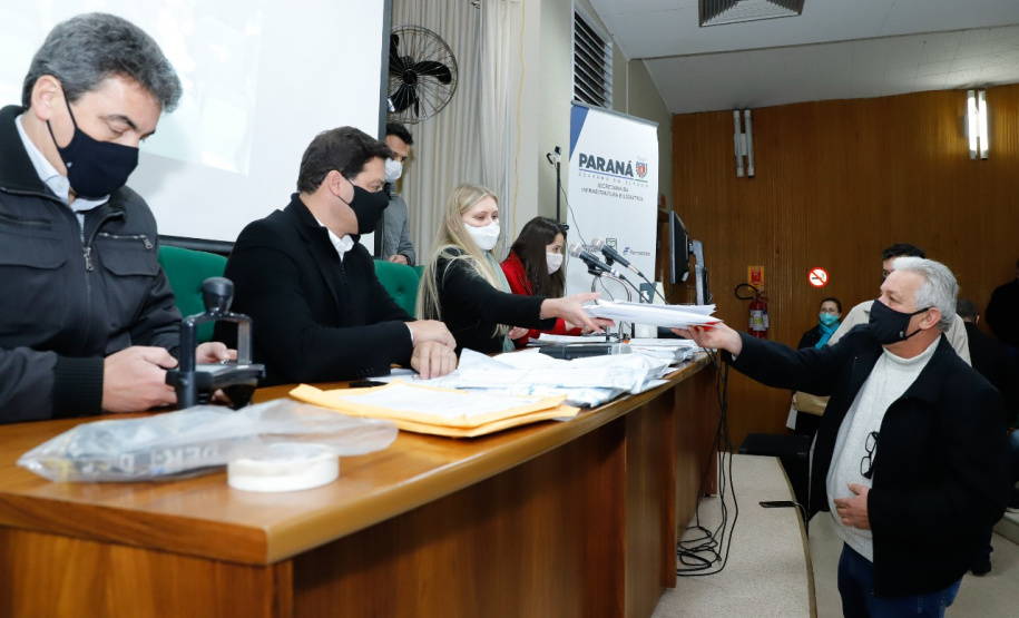 Abertura de envelopes conservação rodovias Noroeste.
Foto: Rodrigo Felix