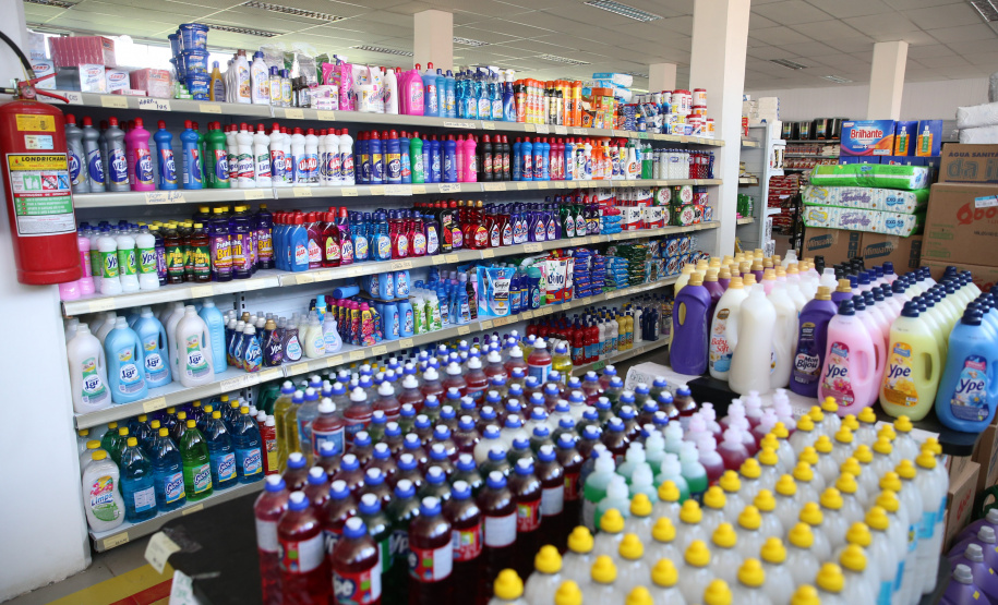 Governo altera regra do decreto e amplia horários de funcionamento dos supermercados
Foto: Geraldo Bubniak/AEN